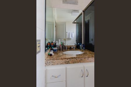 Apartamento à venda com 157m², 5 quartos e 3 vagasBanheiro 2 da Suíte 2