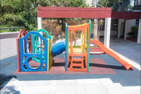 Apartamento à venda com 157m², 5 quartos e 3 vagasÁrea comum - Playground