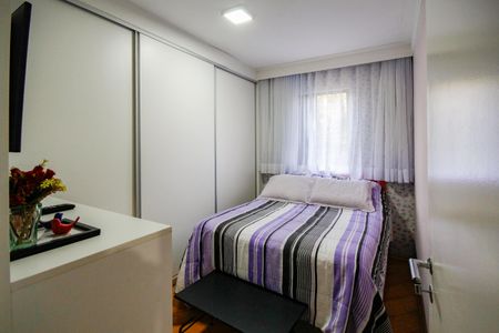 Apartamento à venda com 65m², 3 quartos e 1 vagaQuarto 2