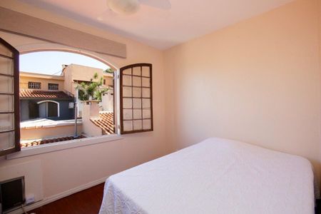 Casa de condomínio para alugar com 200m², 3 quartos e 2 vagasQuarto