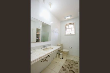 Casa de condomínio para alugar com 200m², 3 quartos e 2 vagasBanheiro