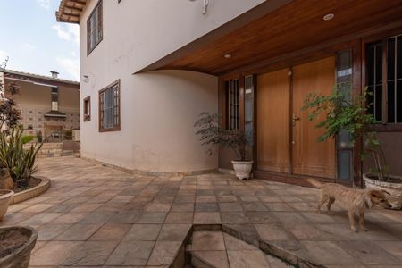 Casa à venda com 410m², 4 quartos e 3 vagasEntrada