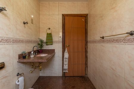 Casa à venda com 410m², 4 quartos e 3 vagasBanheiro Social 2