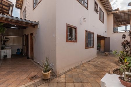 Casa à venda com 410m², 4 quartos e 3 vagasEntrada