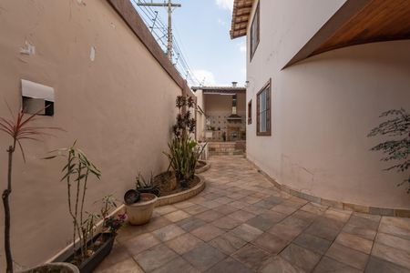 Casa à venda com 410m², 4 quartos e 3 vagasEntrada