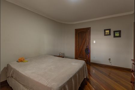 Casa à venda com 410m², 4 quartos e 3 vagasSuíte