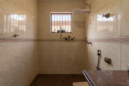 Casa à venda com 410m², 4 quartos e 3 vagasBanheiro Social 2