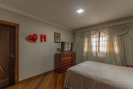 Casa à venda com 410m², 4 quartos e 3 vagasSuíte