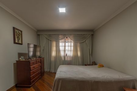 Casa à venda com 410m², 4 quartos e 3 vagasSuíte