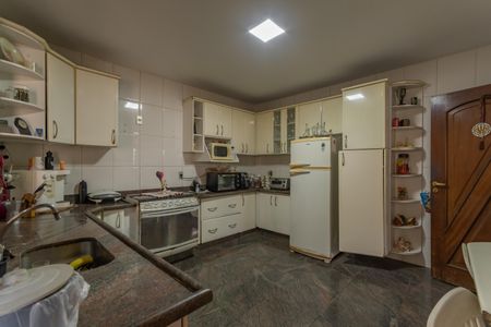 Casa à venda com 410m², 4 quartos e 3 vagasCozinha