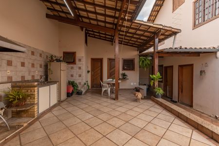 Casa à venda com 410m², 4 quartos e 3 vagasEntrada