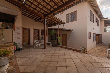 Casa à venda com 410m², 4 quartos e 3 vagasEntrada