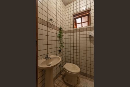 Casa à venda com 410m², 4 quartos e 3 vagasBanheiro de Serviço