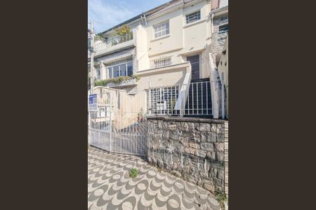 Casa à venda com 179m², 3 quartos e 2 vagas Casa à venda com 179m², 3 quartos e 2 vagasFachada