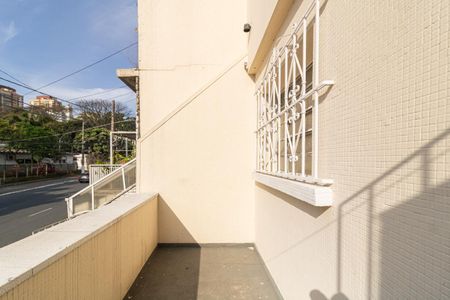 Casa à venda com 179m², 3 quartos e 2 vagas Casa à venda com 179m², 3 quartos e 2 vagasVaranda - entrada