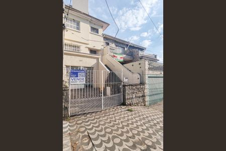 Casa à venda com 179m², 3 quartos e 2 vagas Casa à venda com 179m², 3 quartos e 2 vagasFachada