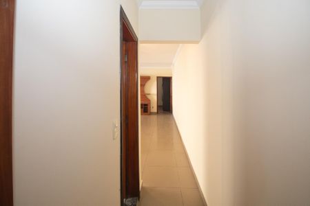 Casa à venda com 300m², 3 quartos e sem vagaCorredor