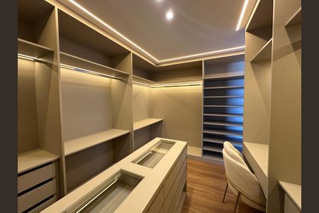 Apartamento à venda com 287m², 3 quartos e 4 vagasCloset da suíte 3