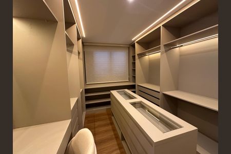 Apartamento à venda com 287m², 3 quartos e 4 vagasCloset da suíte 3