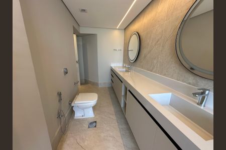 Apartamento à venda com 287m², 3 quartos e 4 vagasBanheiro da Suíte 3