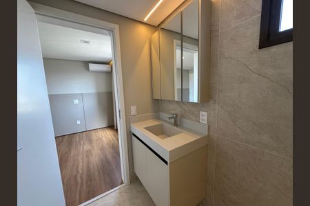 Apartamento à venda com 287m², 3 quartos e 4 vagasBanheiro da Suíte 1