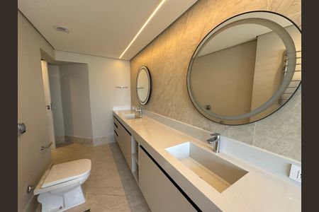 Apartamento à venda com 287m², 3 quartos e 4 vagasBanheiro da Suíte 3
