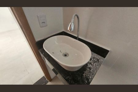 Apartamento para alugar com 60m², 2 quartos e sem vagaBanheiro