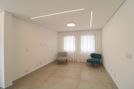 Casa de condomínio para alugar com 460m², 4 quartos e 4 vagasSala