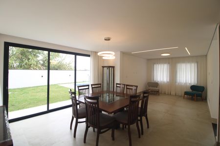 Casa de condomínio para alugar com 460m², 4 quartos e 4 vagasSala