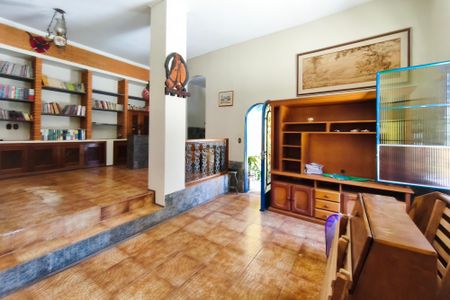 Casa à venda com 340m², 3 quartos e 15 vagasSala de TV