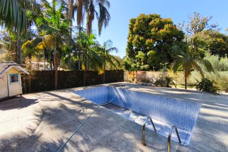 Casa à venda com 340m², 3 quartos e 15 vagasQuintal - Piscina