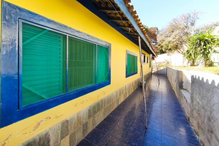 Casa à venda com 340m², 3 quartos e 15 vagasCorredor - Quintal