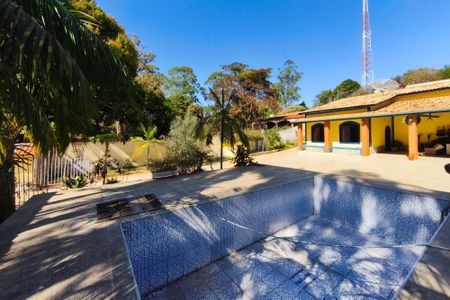 Casa à venda com 340m², 3 quartos e 15 vagasQuintal - Piscina