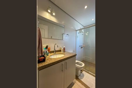 Casa à venda com 195m², 4 quartos e 2 vagas Casa à venda com 195m², 4 quartos e 2 vagasBanheiro Corredor