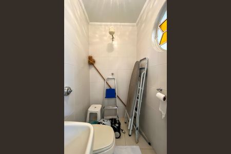 Casa à venda com 195m², 4 quartos e 2 vagas Casa à venda com 195m², 4 quartos e 2 vagasBanheiro da edícula