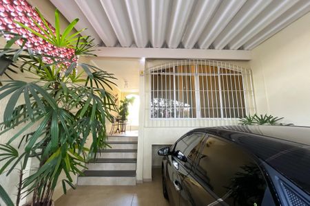 Casa à venda com 195m², 4 quartos e 2 vagas Casa à venda com 195m², 4 quartos e 2 vagasGaragem