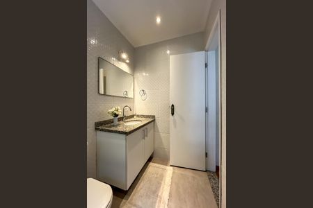 Casa à venda com 195m², 4 quartos e 2 vagas Casa à venda com 195m², 4 quartos e 2 vagasBanheiro da Suíte