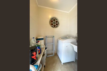 Casa à venda com 195m², 4 quartos e 2 vagas Casa à venda com 195m², 4 quartos e 2 vagasÁrea de Serviço