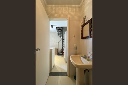 Casa à venda com 195m², 4 quartos e 2 vagas Casa à venda com 195m², 4 quartos e 2 vagasBanheiro da edícula