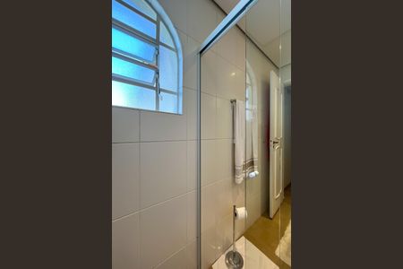 Casa à venda com 195m², 4 quartos e 2 vagas Casa à venda com 195m², 4 quartos e 2 vagasBanheiro Corredor