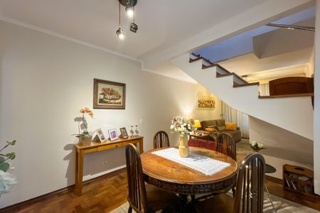 Casa à venda com 195m², 4 quartos e 2 vagas Casa à venda com 195m², 4 quartos e 2 vagasSala de Jantar