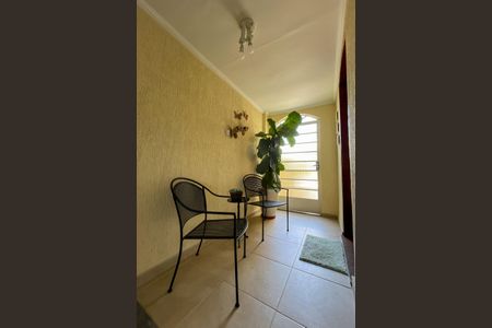 Casa à venda com 195m², 4 quartos e 2 vagas Casa à venda com 195m², 4 quartos e 2 vagasEntrada