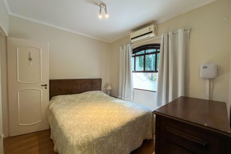 Casa à venda com 195m², 4 quartos e 2 vagas Casa à venda com 195m², 4 quartos e 2 vagasSuíte