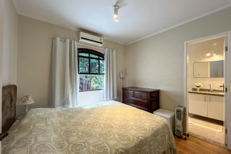 Casa à venda com 195m², 4 quartos e 2 vagas Casa à venda com 195m², 4 quartos e 2 vagasSuíte