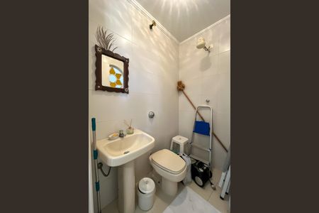 Casa à venda com 195m², 4 quartos e 2 vagas Casa à venda com 195m², 4 quartos e 2 vagasBanheiro da edícula