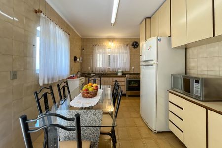 Casa à venda com 195m², 4 quartos e 2 vagas Casa à venda com 195m², 4 quartos e 2 vagasCozinha