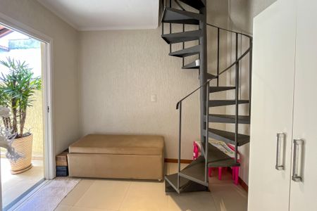 Casa à venda com 195m², 4 quartos e 2 vagas Casa à venda com 195m², 4 quartos e 2 vagasSala da edícula