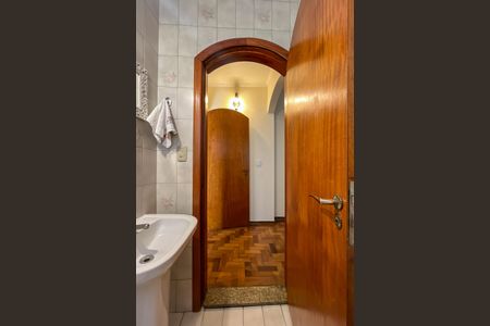 Casa à venda com 195m², 4 quartos e 2 vagas Casa à venda com 195m², 4 quartos e 2 vagasLavabo