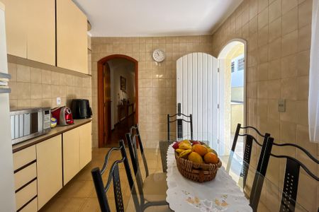 Casa à venda com 195m², 4 quartos e 2 vagas Casa à venda com 195m², 4 quartos e 2 vagasCozinha