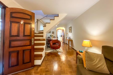 Casa à venda com 195m², 4 quartos e 2 vagas Casa à venda com 195m², 4 quartos e 2 vagasSala